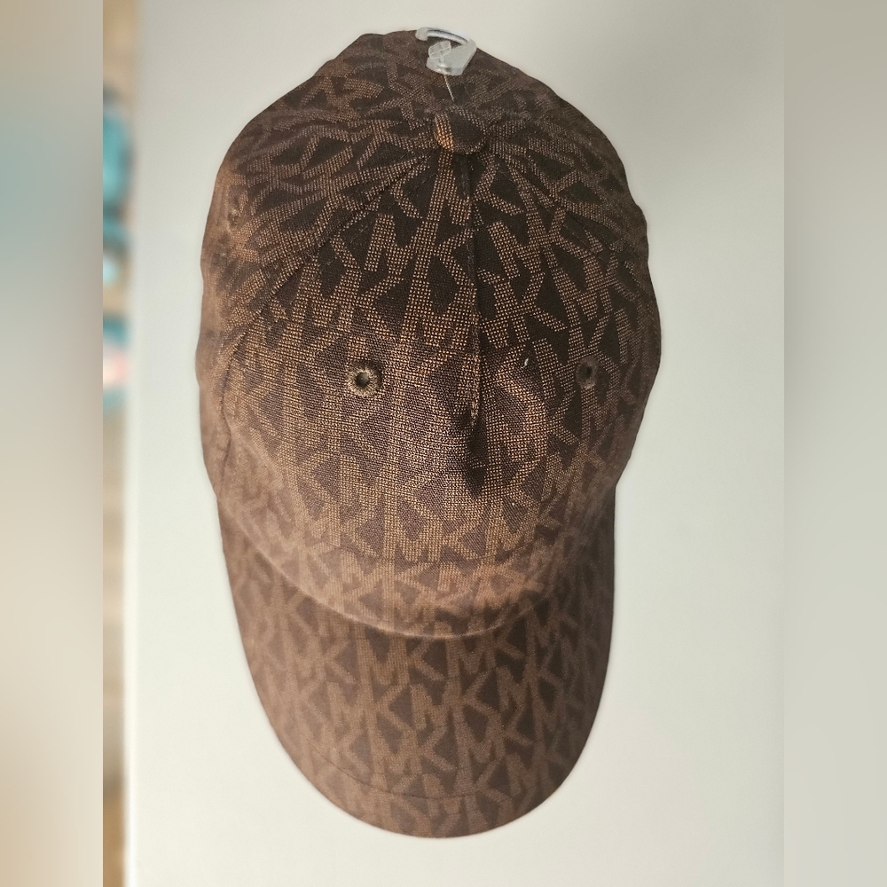 Michael Kors Monogram Cap - Picture 4 of 7